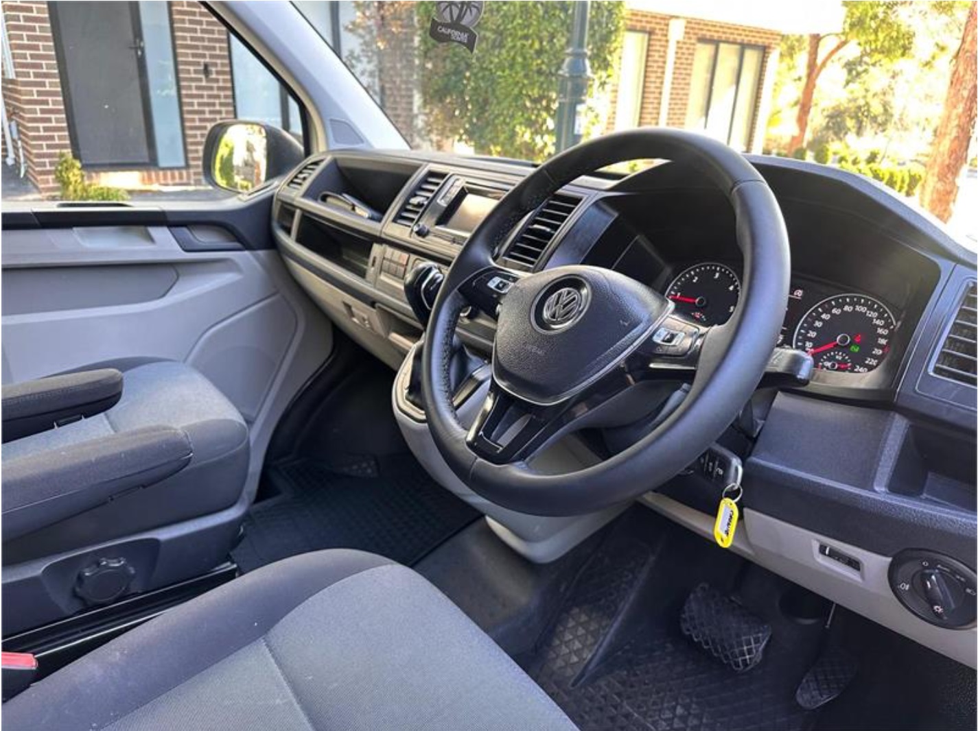 
								2017 VOLKSWAGEN Transporter Dual C/CHAS TDI 400 LWB T6 – $4,500 full									