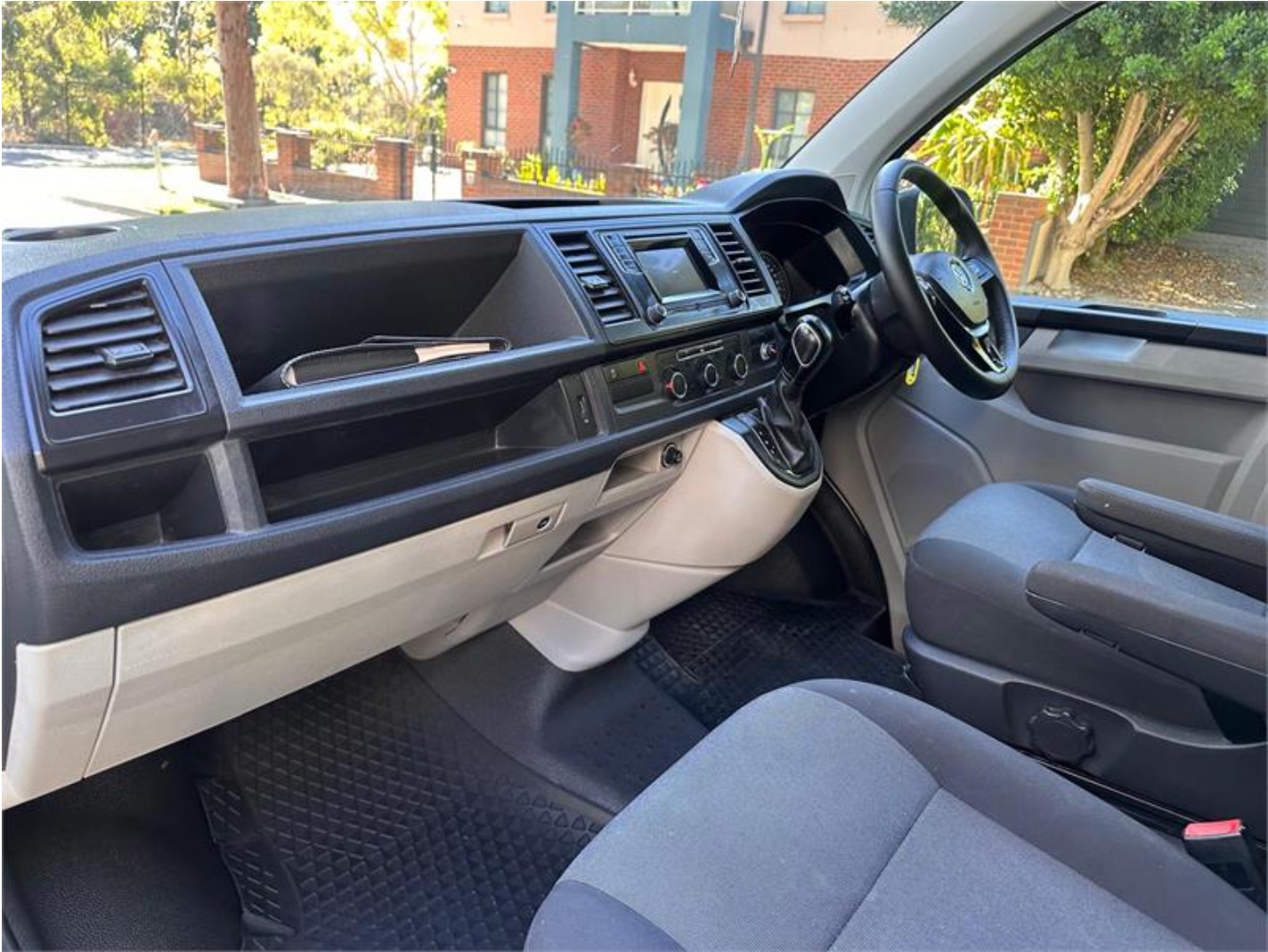 
								2017 VOLKSWAGEN Transporter Dual C/CHAS TDI 400 LWB T6 – $4,500 full									